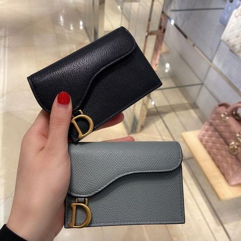 Dior Cardholder, Cardholder Aesthetic, Designer Purses And Handbags, Handbag Essentials, Branded Wallets, Cute Wallets, Fancy Bags, Luxury Wallet, Wallet Pouch