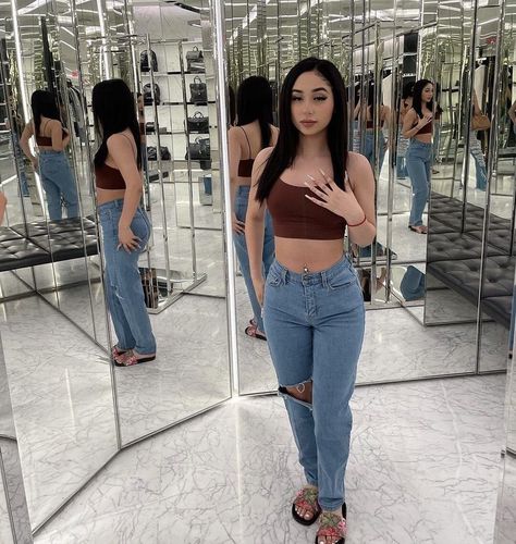 Outfits With Sandals And Jeans, Nina Fresa Outfits For School, Latina School Outfits Highschool, Copy N Paste Latina Outfits, Copy Paste Latina Outfits, Copy And Paste Latina Outfits School, Highschool Outfits Baddie, Copy And Paste Latina Outfits, Baddie Latina Outfits