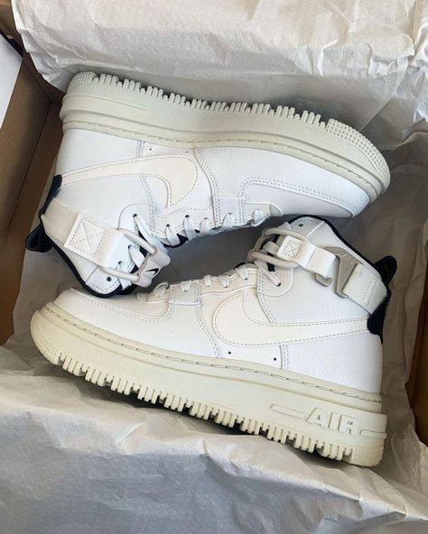 Af1 High, Shoes Fashion Photography, Nike Shoes Air Force, Nike Air Force 1 High, Air Force 1 High, Shoe Wishlist, Hype Shoes, Shoe Inspo, Aesthetic Shoes