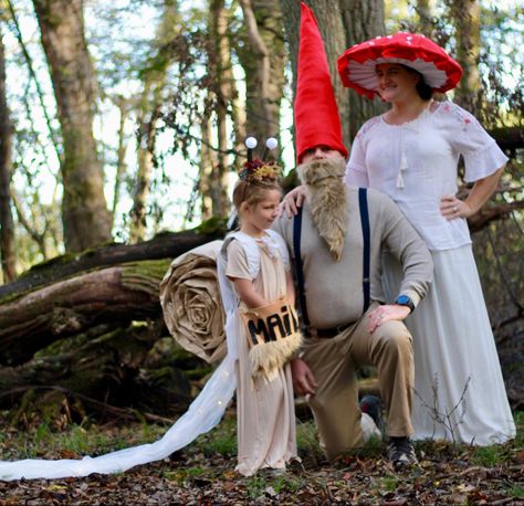 Neutral tones. Family Halloween Costume ideas. #familyhalloweencostumes #snailmail #gnome #mushroom #costume #costumes #mommyandme #daddydaughter #family #snail #snailcostume Family Halloween Dress Up Ideas, Fairy Garden Costume Halloween, Family Garden Costumes, Snail And Mushroom Costume, Gnomes Costume Ideas, Woodland Halloween Costumes Family, Garden Party Costume Ideas, Gnome And Fairy Costume, Snail Family Costume