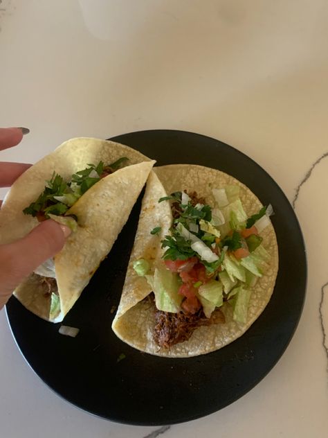 delicious easy at home tacos Home Tacos, Tacos Aesthetic, Tacos At Home, Food Heaven, Recipes From Heaven, Taco Tuesday, I Love Food, Aesthetic Food, Dinner Ideas