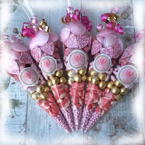 Sweet Cones Ideas, Diy Dessert Table, Sweetie Cones, Chocolate Bouquet Diy, Candy Cone, Ballet Dancing, Candy Birthday Party, Floral Cards Design, Shower Desserts