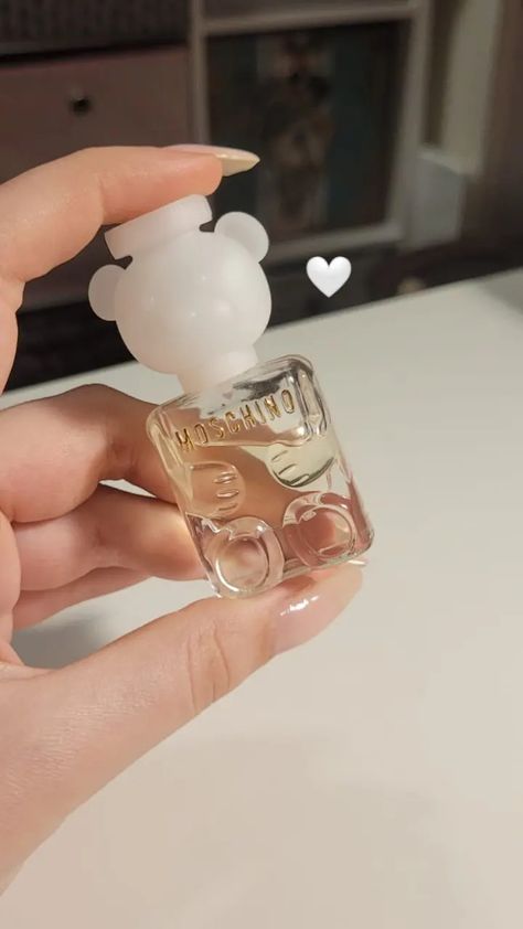 Moschino Aesthetic, Moschino Perfume, Moschino Toy 2, Fresh Face Makeup, Fragrance Store, Mini Perfume, Warm Fragrance, Perfume Scents, Perfume Lover