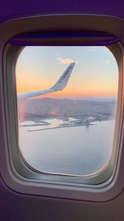 Barcelona from above 🇪🇸✈️ Spain Astethic, Sunset Spain, Barcelona 2023, Life Core, Books Aesthetics, Spain Vacation, Airplane Window, Ibiza Spain, Euro Trip