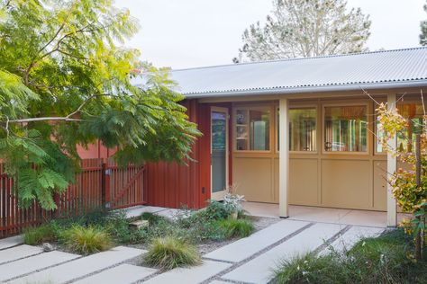 A 1950s California Ranch House Gets a Modern-Farmhouse Makeover - Dwell Modern Farmhouse Ranch Exterior, Modern Farmhouse Open Concept, California Ranch House, 1950s California, Modern Farmhouse Porch, Farmhouse Makeover, Modern Farmhouse Cottage, Modern Farmhouse Style Bedroom, Modern Farmhouse Furniture