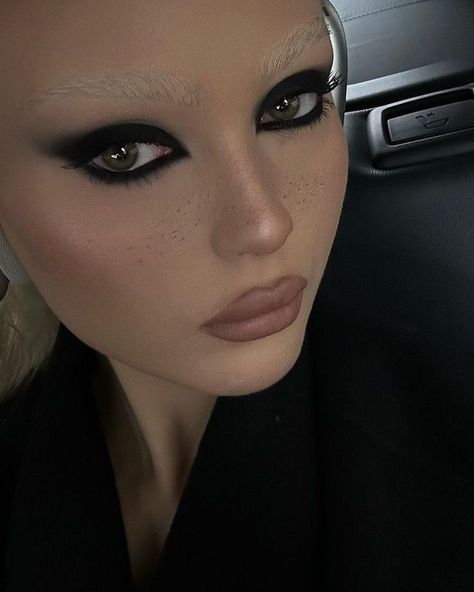 Makeup Inspo Dark Feminine, Bleached Brows Dark Hair, Bleached Brows Makeup, Succubus Chic, The Dark Feminine, Bleached Brows, Punk Makeup, High Fashion Makeup, Swag Makeup