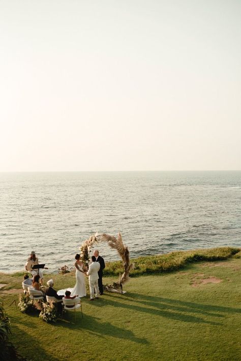 la jolla cliffside elopement with cream cream floral design and modern wedding dress with pearl accents La Jolla Elopement, La Jolla Wedding Bowl, Wedding Bowl La Jolla, The Wedding Bowl La Jolla, La Jolla Engagement Photos, Laguna Beach Elopement, Magical Beach, Cliffside Elopement, Gold Chairs