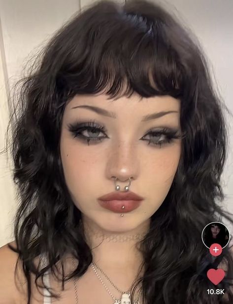 Subtle Halloween Makeup, Grungy Makeup Look, Hardcore Tattoos, Grungy Makeup, Makeup Look Ideas, Goth Eye Makeup, Paznokcie Hello Kitty, Dark Makeup Looks, Vampire Bride