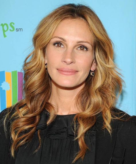 Julia Roberts Blonde, Auburn Curls, Julia Roberts Hair, Julia Roberts Style, Makeup Hacks Beauty Secrets, Romee Strijd, Hair Cute, Celebrity Hair, Blowout Hair