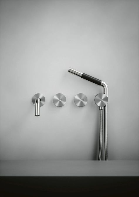 Q Collection by Studio Adolini for Quadro Design Shower Controls, Bath Mixer, Bathroom Taps, Bath Taps, Am Pm, Kitchen Taps, Bath Design, Creative Home, Design Furniture