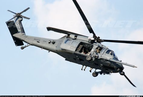 Sikorsky HH-60G Pave Hawk (S-70A) - USA - Air Force Black Hawk Helicopter, Aviation Technology, Air Force Aircraft, Aircraft Carriers, Black Hawk, Military Helicopter, Aircraft Pictures, Aircraft Carrier, Military Aircraft