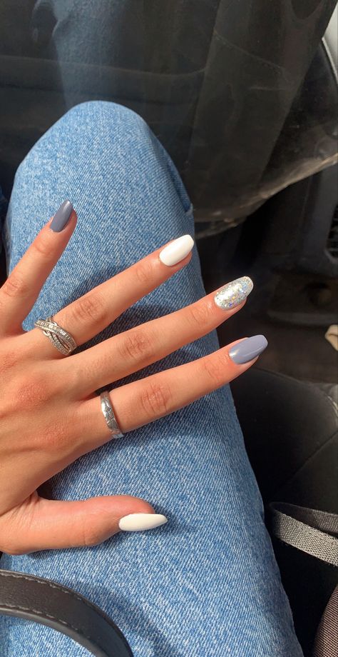 Grey And White Nails, Sliver Nails, Silver Acrylic Nails, Grey Acrylic Nails, Hoco Nails, Silver Nail Designs, Blue And White Nails, Multicolored Nails, Grey Nail Designs