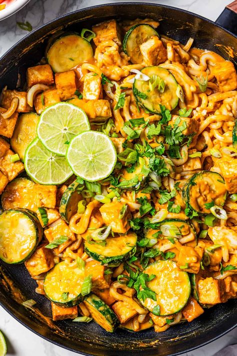 With a creamy peanut sauce, chewy udon noodles, and pan-fried tofu, this peanut noodles recipe is perfect for meal prep and weeknight dinners! Recipe With Tofu, Peanut Noodles Recipe, Teriyaki Noodles, Pan Fried Tofu, Seasoned Rice Vinegar, One Pan Meal, Pickled Carrots, Peanut Noodles, Peanut Recipes