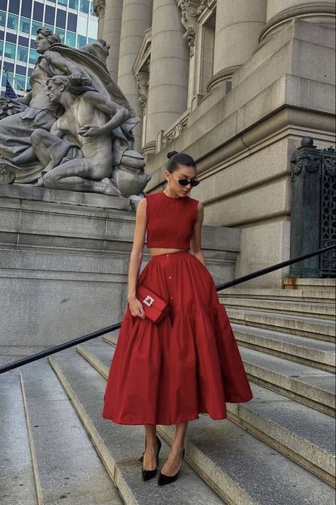 Nyc Dress Outfits, Ankle Length Prom Dress, European Summer Outfits, Satin Evening Dresses, Summer Fits, Mode Inspo, Looks Chic, Style Mistakes, Mode Inspiration