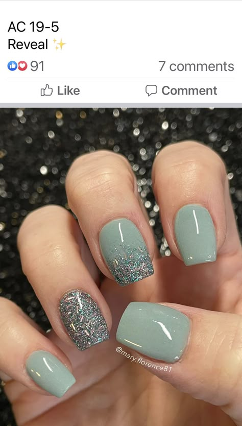 September Dip Nails 2024, Green And Grey Nail Designs, Natural Nail Color Designs, Simple Modern Nail Art, Fall Nail Colors With Accent Nail, Best Nail Colors For September, Fancy Nail Designs For Short Nails, Fall Nail Designs Short Square Simple, Blue Fall Nail Colors