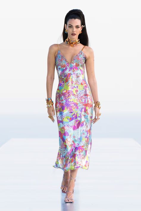 Versace Runway, Sleeveless Chiffon Dress, Runway Outfits, Versace Fashion, Versace Dress, Donatella Versace, Dua Lipa, Gianni Versace, Fashion Killa