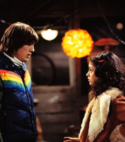 Kelso (Ashton Kutcher) and Jackie (Mila Kunis) from That 70's Show Jackie And Kelso, That 70s Show Outfits, 70s Show Outfits, Lisa Robin Kelly, Mila Kunis And Ashton Kutcher, Mila Kunis Ashton Kutcher, Michael Kelso, Jackie Burkhart, 70's Dress