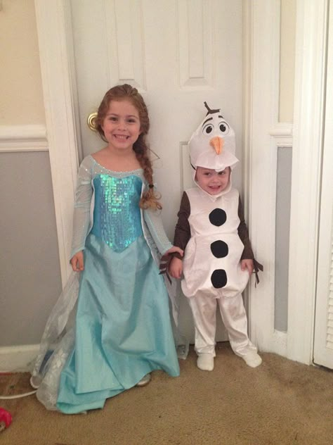 Elsa and Olaf brother and sister costume. My babies looking so cute! Halloween Costume For Brother And Sister, Brother And Sister Toddler Costumes, Princess Sibling Costume, Baby Toddler Halloween Costumes Siblings, Sister And Brother Costumes, Kids Brother And Sister Costumes, Elsa And Olaf Costume, Brother And Sister Costumes Kids, Sibling Costumes Sisters