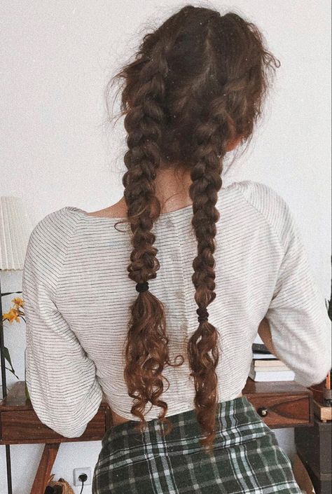 Witchy Long Hair, Brown Curly Hair Hairstyles, Cottage Core Hairstyles Curly, Cottage Core Hairstyles, Long Wavy Brown Hair, Cottagecore Hair, Brown Curly Hair, Curly Hair Photos, Curly Hair Styles Easy