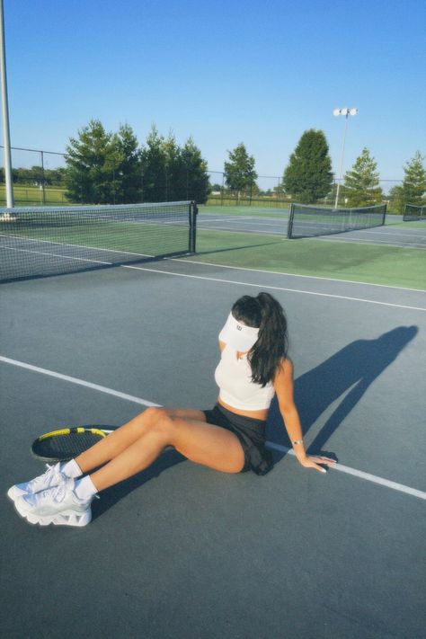 Tennis court photoshoot, lululemon, iPhone photography Tennis Poses Photo Ideas, Tennis Photoshoot Ideas, Tennis Poses, Tennis Pics, Tennis Shoot, Tennis Girl Aesthetic, Court Photoshoot, Tennis Court Photoshoot, Tennis Core