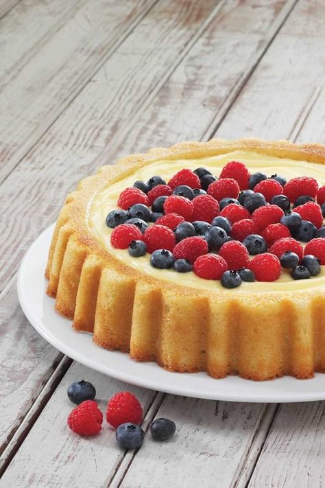 Mary Berry Sponge Fruit Flan | British Chefs Table Mary Ann Cake Pan Recipe, Fruit Flan Recipe, Fruit Flan, Flan Pan, Charlotte Cake, Flan Cake, Mary Berry Recipe, Cold Cake, Quiche Dish