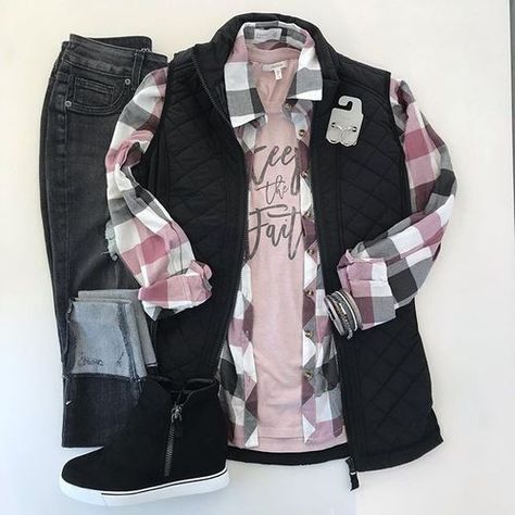 Chalecos Outfits, Gallery Outfit Ideas, Maurices Outfits, Gallery Outfit, Maurices Style, Vest Outfits For Women, Plaid Shirt Outfits, Perfect Winter Outfit, Cute Outfits With Leggings