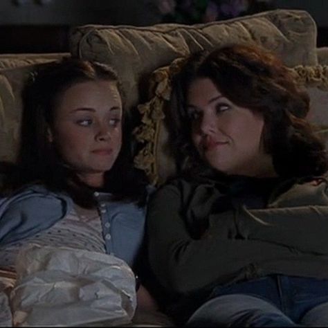 Gilmore Girls Lorelai, Lorelei Gilmore, Gilmore Girls Seasons, Team Logan, Lauren Graham, Lorelai Gilmore, Movies And Series, Rory Gilmore, Best Tv Shows