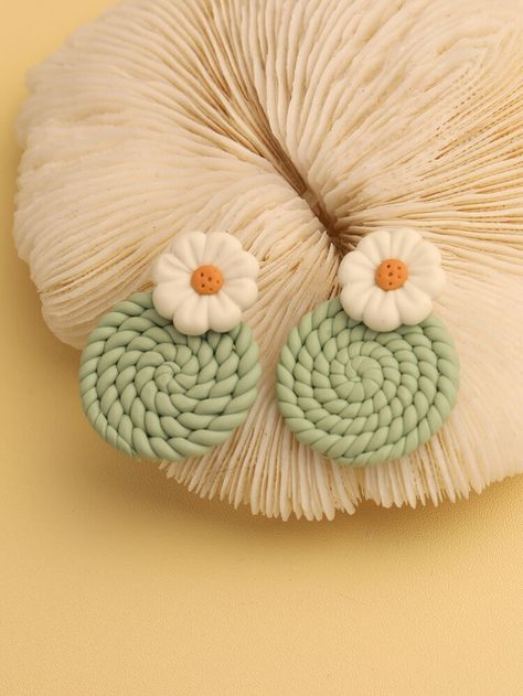 Ceramic Christmas Decorations, Polymer Clay Flower Jewelry, Polymer Inspiration, Diy Earrings Polymer Clay, Crochet Earrings Pattern, Earrings Ideas, Polymer Earrings, Handmade Paper Crafts, Polymer Clay Diy