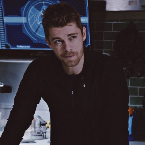 Lincoln Campbell Icons, Lincoln Agents Of Shield, Lincoln Campbell, Luke Mitchell, Sullivan Stapleton, Nyc Pics, Luke Luke, Shield Icon, Marvel Agents Of Shield