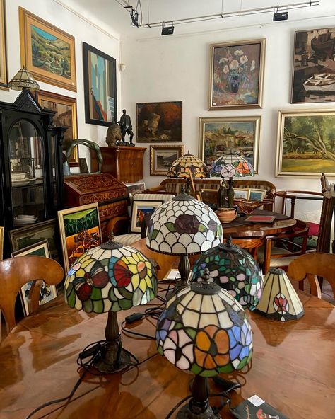 🩰 Antique Tiffany Lamps, Brown Wood Furniture, Antique Tiffany, Tiffany Lamp, Art Brown, Furniture Antique, Tiffany Lamps, Paintings Art, Funky Furniture