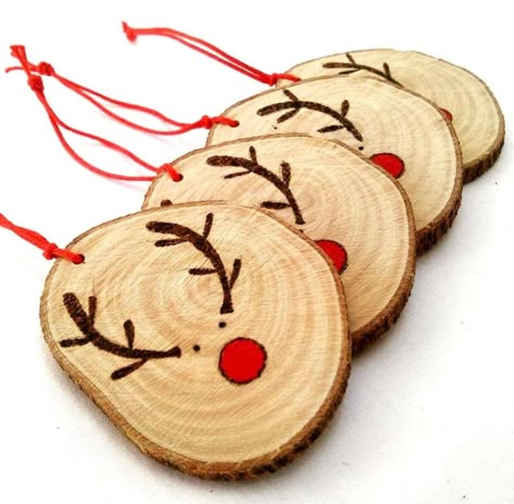 Custom Christmas Gift Tags, Rustic Christmas Gifts, Christmas Reindeer Decorations, Reindeer Decorations, Wooden Slices, Custom Christmas Gifts, Rustic Christmas Tree, Noel Christmas, Christmas Wood