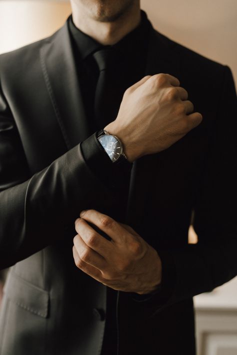 Business Man Photography, Checkered Suit, Man In A Suit, Mens Tailor, Twisted Series, Men Photoshoot, Man Photography, Elegant Man, Stylish Watches