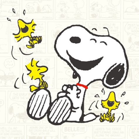 Charlie Brown Wallpaper, Snoopy Hug, Woodstock Charlie Brown, Snoopy Easter, Snoopy Tattoo, Woodstock Snoopy, Woodstock Peanuts, Snoopy Cartoon, Snoopy Funny