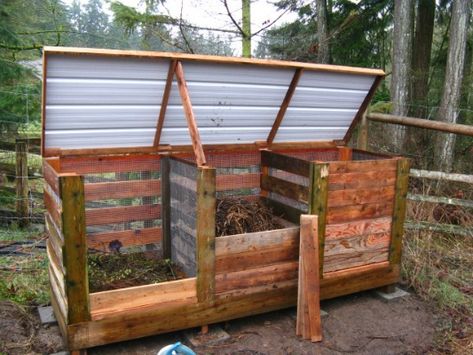 23 Ingenious DIY Compost Bin Ideas - Backyard Growers Compost Bin Pallet, Making A Compost Bin, Raised Gardens, Compost Bin Diy, Z Palette, Compost Bins, Diy Compost, How To Make Compost, Garden Compost