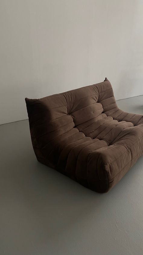 White And Brown Aesthetic, Earth Photoshoot, Aesthetic Couch, Minimal Chair, Dream House Aesthetic, Skin Aesthetics, Brown Chair, Home Themes, Couch Chair