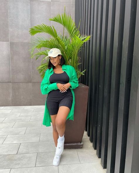 MOUMA☽ on Instagram: "I told you it was my color total look: @livinstonparis_ #viralpost #trending #trendingnow #prettygirls #blackgirlmagic #congo #explore #africa #green #style #streetwear" Post Partum Outfits, My Color, Green Style, Trendy Fashion Outfits, Casual Chic Outfit, Total Look, Weekend Outfit, Gaming Clothes, Style Streetwear