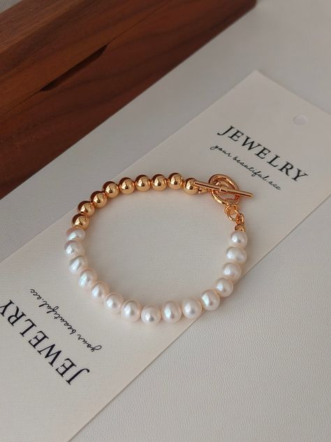 Discover the perfect balance of modern luxury and classic charm. Vintage Elegance Pearl Bracelet offer a refined touch that beautifully complements any ensemble. #TimelessRomance #EffortlessElegance #RomanticCharm #LuxuryJewelry #ElegantStyle #ClassicCharm #JewelryForEveryOccasion #RefinedLuxury #GracefulDesign #SeasonalSophistication #AdorneJewelry Jewelry Gold Bracelet, Natural Pearl Jewelry, Bracelet Layering, Layering Jewelry, Gold Armband, Freshwater Pearl Bracelet, Layered Jewelry, Natural Pearl, Pearl Size