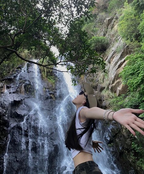 click on pic Waterfall Outfit, Travel Pose, Waterfall Pictures, Travel Pictures Poses, Selfie Poses Instagram, Waterfall Photography, Stylish Photo Pose, Pic Pose, Best Photo Poses