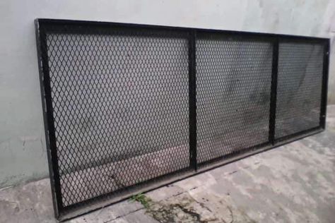 Steel Matting Fence Ideas, Homestay Ideas, Aluminum Windows Design, Good Neighbor Fence, Balcony Grill, Balcony Grill Design, Balcony Railing Design, Driveway Landscaping, Garden Design Plans