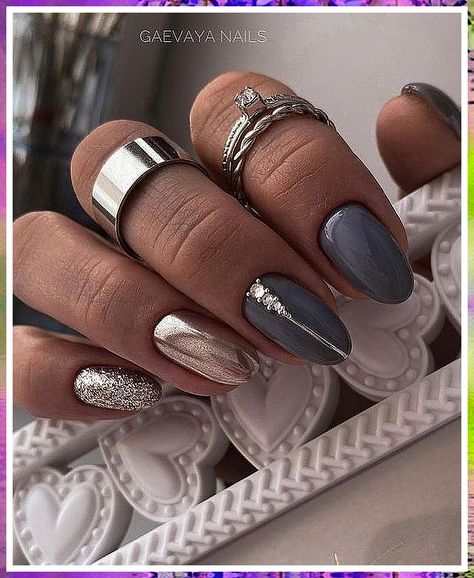 Christmas Nails 2022 - HurryDon't miss out these fantastic items. Holiday Dipped Nails, Grey Christmas Nails, Christmas Nails 2022, Sparkle Nail Designs, Subtle Nail Art, Grey Nail Designs, Amazon Beauty, Pink Manicure, Trending Ideas