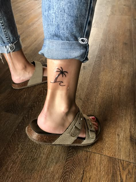 Butterfly Beach Tattoo, Wrist Beach Tattoos For Women, Tattoos For Females Unique, Tropical Tattoo Ideas For Women, Diamond Head Tattoo Hawaii, Small Florida Tattoo, Matching Beach Tattoo, Florida Tattoo For Women, Florida Tattoo Ideas