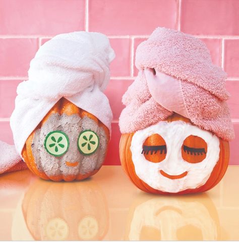 Spa Pumpkin Painting, Face Painting Pumpkin, Cute Painted Pumpkin Ideas, Pumpkin Facial, Pumpkin Face Paint, Pumpkin Idea, Esthetician Inspiration, Creative Pumpkin Painting, Skin Care Pictures