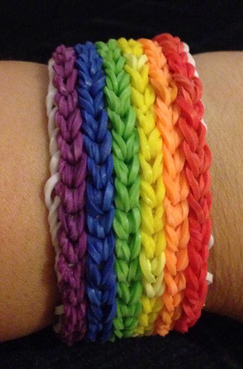 Pride flag Pride Loom Band Bracelets, Loom Band Bracelets, Bracelets Easy, Lgbt Flag, Diy Bracelets Easy, Loom Bands, Rainbow Loom, Loom Bracelets, Band Bracelet