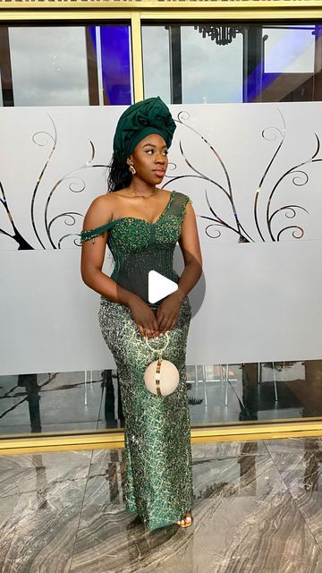 T I F E 🦋 on Instagram: "Owambe edition💃🏾 #asoebi #asoebibella" Beaded Corset Asoebi Styles, Beaded Lace Styles Asoebi, Green Lace Asoebi Styles, Damask Asoebi Styles, Asoebi Ankara Styles, Asoebi Corset Styles, Corset Asoebi Styles, Corset Asoebi, Ankara Asoebi Styles