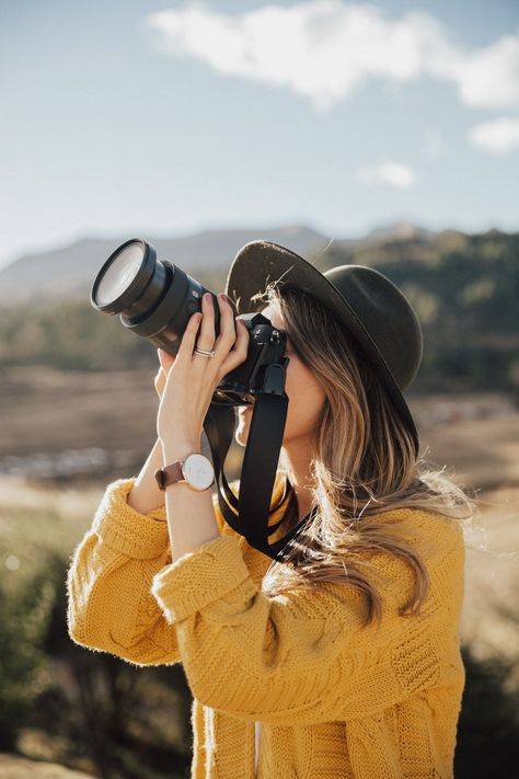 Girls With Cameras, Pose Fotografi, Travel Photography Tips, Cusco Peru, Foto Poses, Portrait Photography Poses, Fesyen Hijab, Photography Poses Women, Trik Fotografi