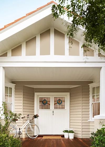 Federation House Colour Schemes & How to Choose | Houzz Weatherboard Exterior, Weatherboard House, House Paint Color Combination, Terracotta Roof, Color Combinations Paint, Exterior House Paint Color Combinations, Bungalow Exterior, Exterior House Color, Exterior Paint Color