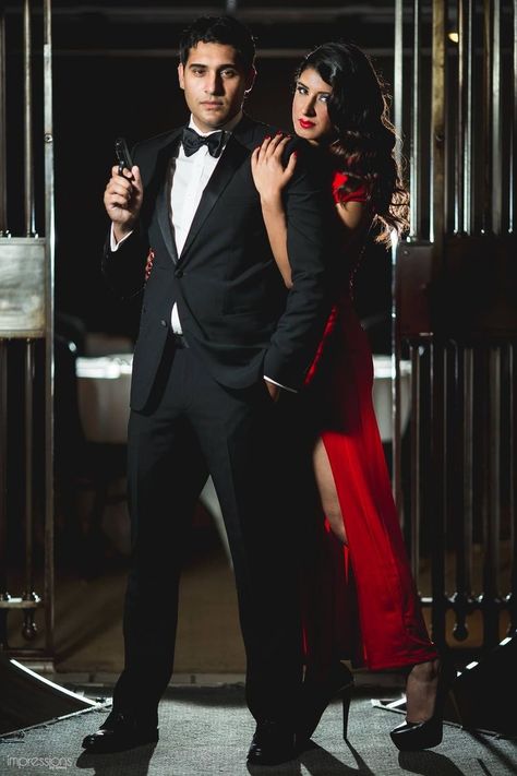 James Bond Photoshoot, 007 Casino Royale, James Bond Party, James Bond Style, Photoshoot Engagement, 007 James Bond, Classy Couple, Wedding Dress Pictures, Photoshoot Themes