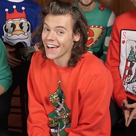 Christmas Besties, Harry Styles Christmas, Harry Outfits, Prince Hair, Holmes Chapel, Interiors Magazine, Harry Styles Pictures, Harry Styles Photos, All I Want For Christmas