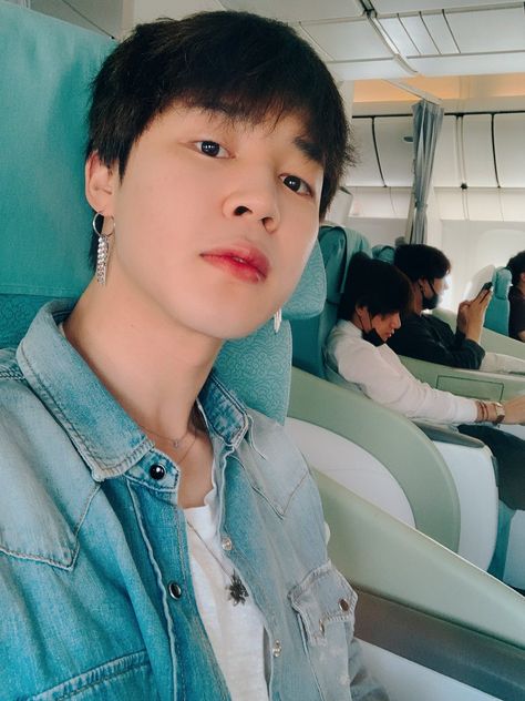 [190704] Taehyungie who is copying to take picture like jjayhope. #JIMIN Bts Cute, Jimin Selca, Park Ji Min, Twitter Bts, Steve Aoki, Pre Debut, Bts Aesthetic, Bulletproof Boy Scouts, Park Jimin Bts