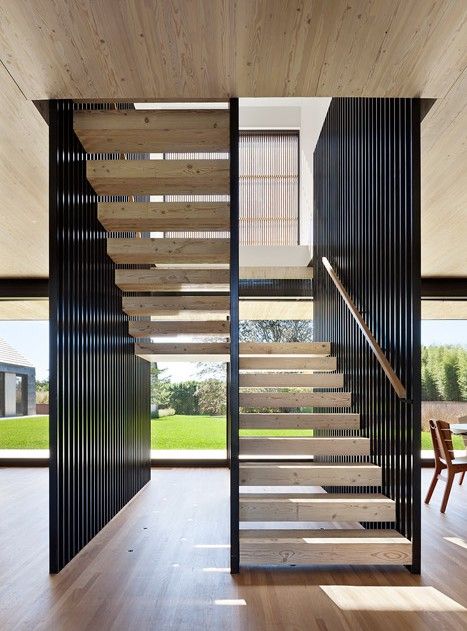 Piersons Way by Bates Masi Architects Modern Hamptons Home, Contemporary Stairs, Modern Hampton, Escalier Design, Interior Design Per La Casa, Stair Handrail, Modern Stairs, Lan Can, Interior Stairs